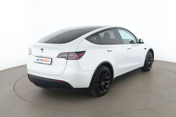 Tesla Model Y (2022) — foto 12 van 16