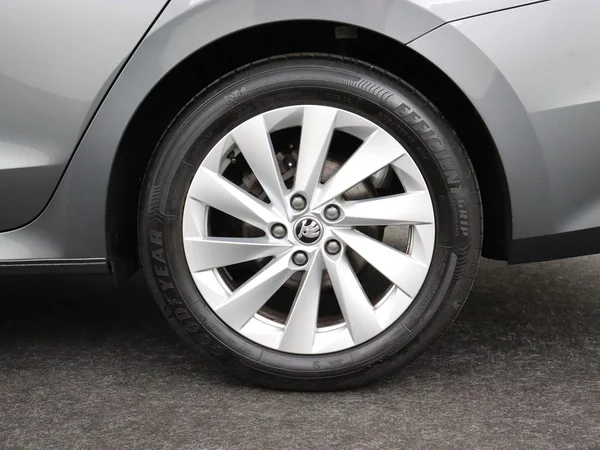 SKODA Octavia Combi (2024) — foto 14 van 18