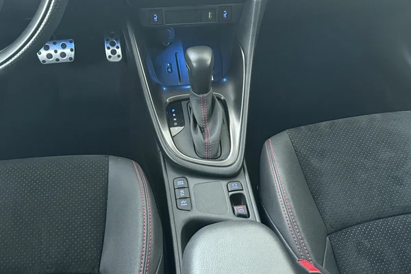 Toyota Yaris Hybrid (HEV) (2023) — foto 4 van 21