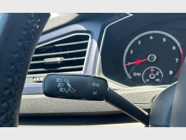 Volkswagen T-Roc (2021) — foto 17 van 29