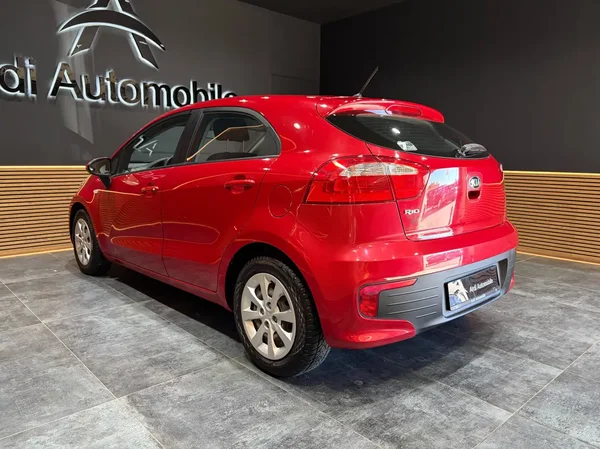 Kia Rio (2015) — foto 16 van 19