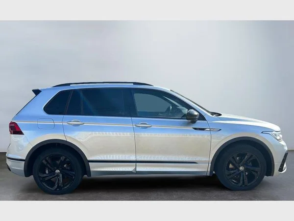 VOLKSWAGEN Tiguan (2021) — foto 23 van 33