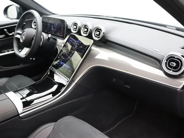 Mercedes-Benz C-Klasse (2025) — foto 16 van 26