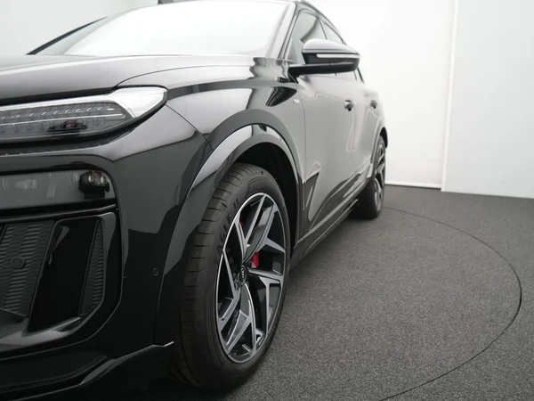 AUDI Q6 e-tron (2026) — foto 9 van 40