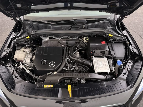 MERCEDES GLA 180 (2023) — foto 6 van 29