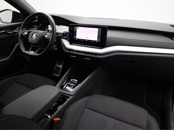 SKODA Octavia Combi (2024) — foto 15 van 21