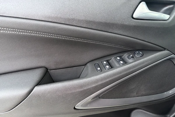 Opel Crossland (2021) — foto 8 van 22
