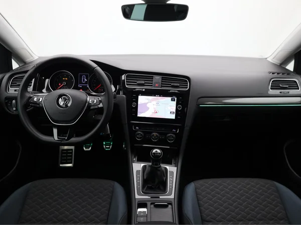 VOLKSWAGEN Golf VII (2020) — foto 19 van 20