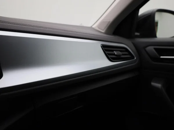 Volkswagen T-Roc (2023) — foto 26 van 42