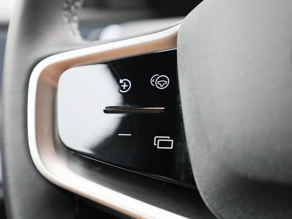 Volvo EX30 (2024) — foto 10 van 39
