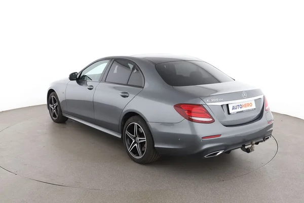 Mercedes-Benz E-Klasse (2019) — foto 10 van 16