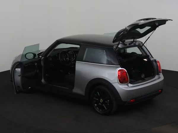 MINI Cooper SE (2023) — foto 30 van 31