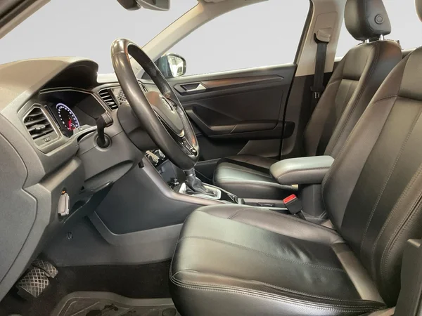 VOLKSWAGEN T-Roc (2019) — foto 24 van 51