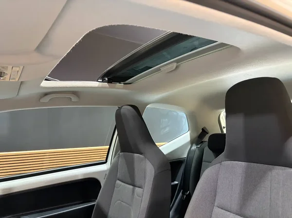 Volkswagen Up! (2012) — foto 17 van 18