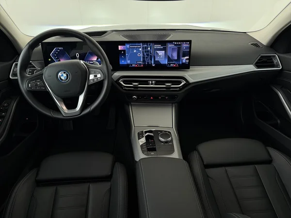 BMW 320 (2023) — foto 33 van 33