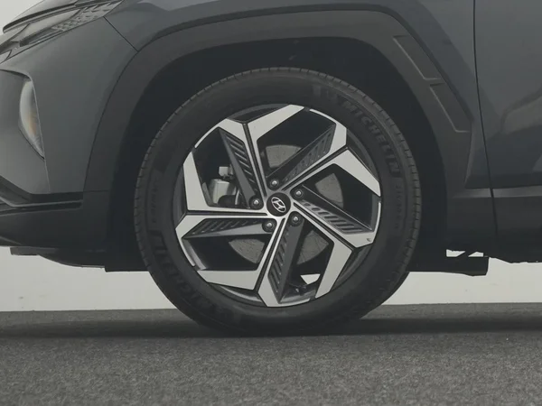 HYUNDAI Tucson HEV (2023) — foto 2 van 10