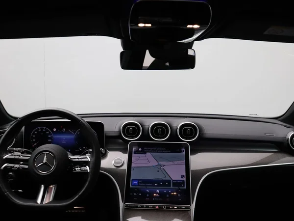 Mercedes-Benz C-Klasse (2023) — foto 19 van 33
