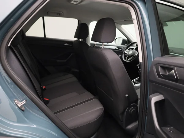 Volkswagen T-Roc (2023) — foto 32 van 42