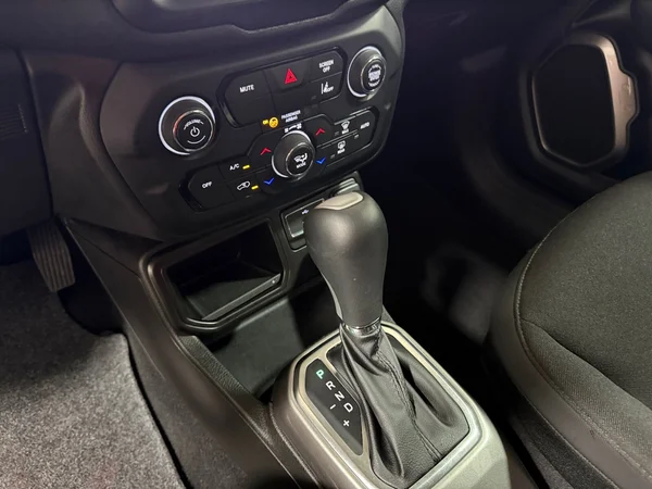 Jeep Renegade (2022) — foto 9 van 29
