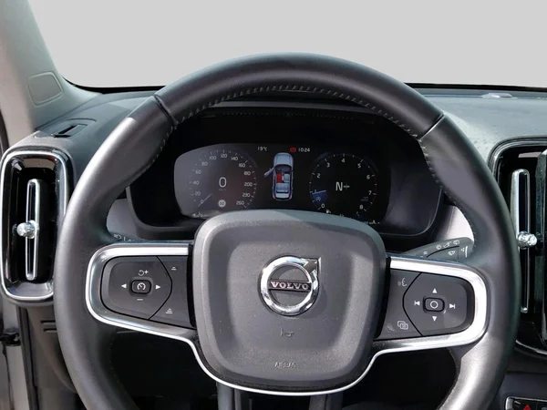 Volvo XC40 (2018) — foto 2 van 15