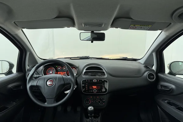 Fiat Punto (2017) — foto 21 van 21