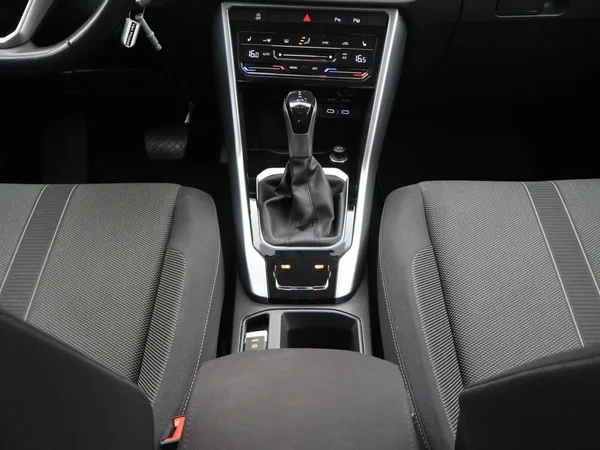 Volkswagen T-Roc (2022) — foto 8 van 26