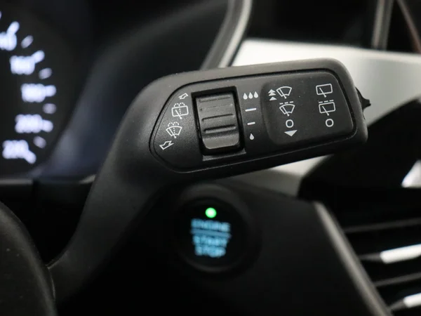 FORD Kuga (2024) — foto 15 van 28