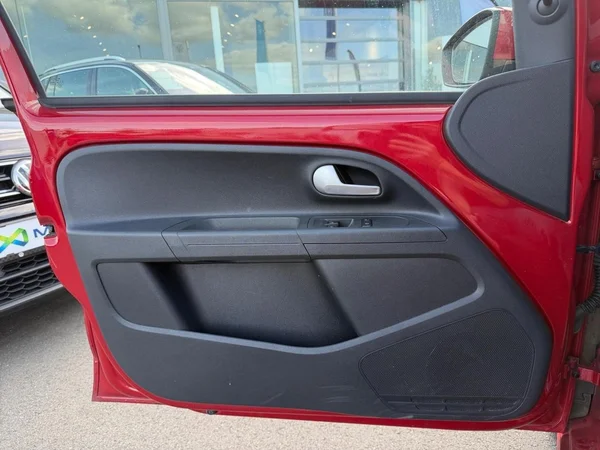 VOLKSWAGEN Up! (2023) — foto 8 van 24