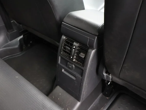 Volkswagen Caddy (2018) — foto 2 van 28