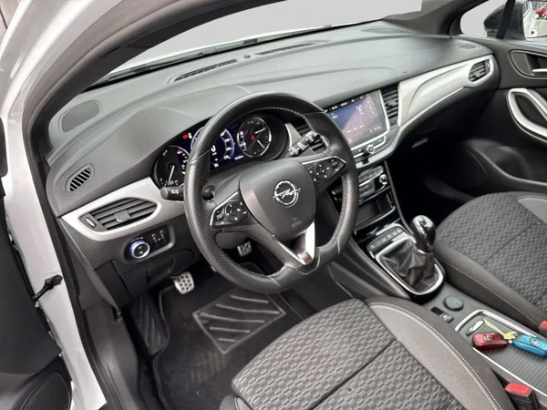 Opel Astra (2020) — foto 20 van 20