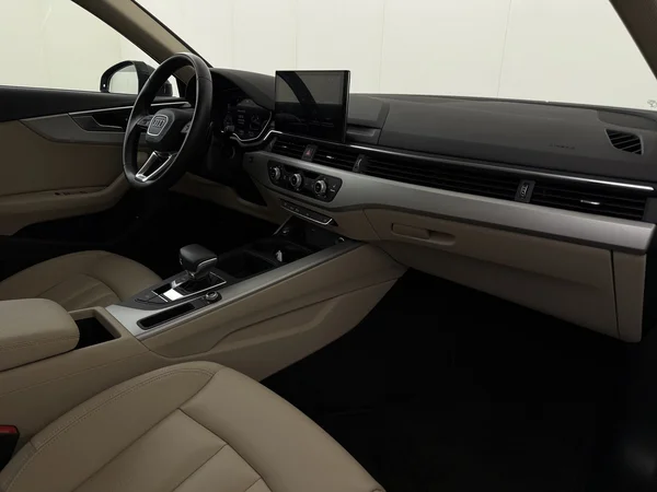 AUDI A4 (2022) — foto 3 van 29
