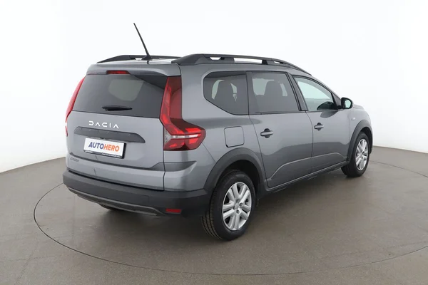 Dacia Jogger (2023) — foto 12 van 16