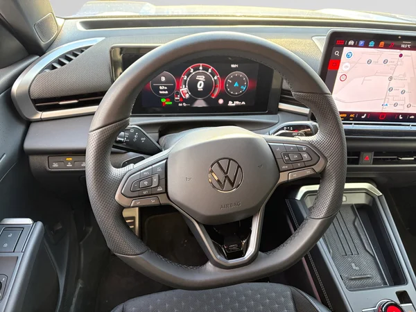 VOLKSWAGEN T-Roc (2026) — foto 8 van 16