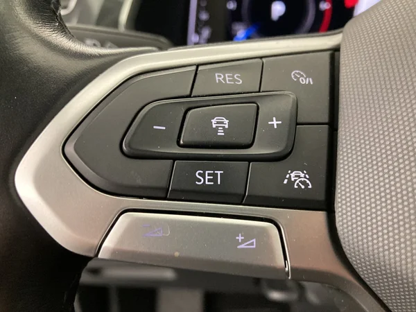 VOLKSWAGEN Tiguan Allspace (2021) — foto 18 van 36