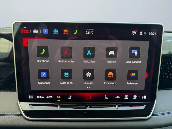 VOLKSWAGEN Tiguan (2024) — foto 3 van 27