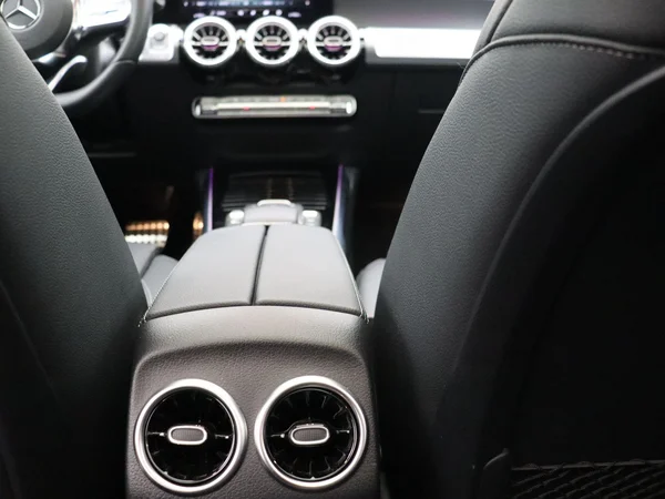 Mercedes-Benz EQB (2023) — foto 13 van 29