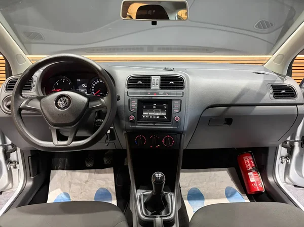 Volkswagen Polo (2016) — foto 21 van 22