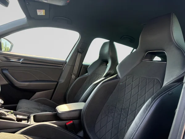 SKODA Kodiaq (2023) — foto 12 van 14