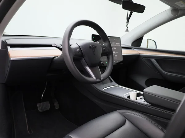 Tesla Model Y (2023) — foto 30 van 43