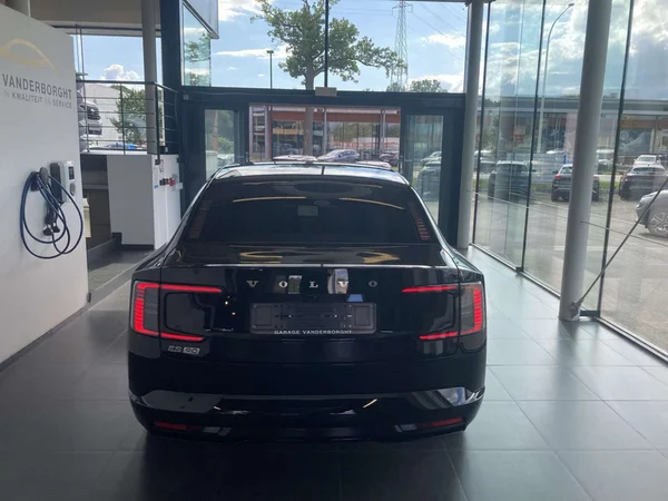 Volvo ES90 — foto 15 van 19