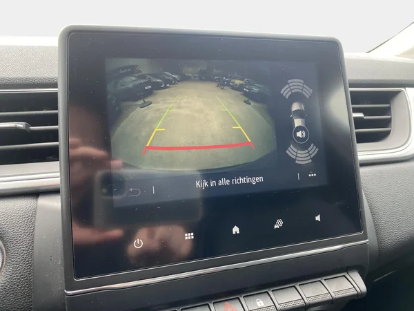Renault Captur (2022) — foto 10 van 22