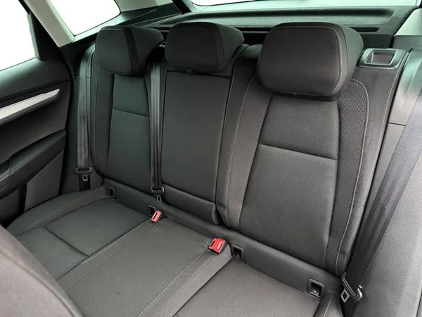 SKODA Karoq Dsl (2025) — foto 4 van 32