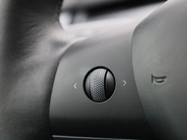 Tesla Model Y (2022) — foto 9 van 42