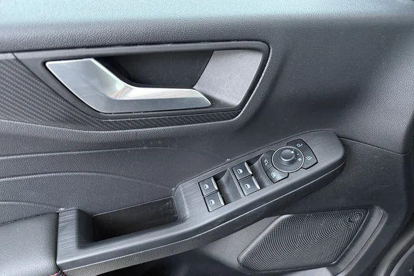 Ford Kuga FHEV (2025) — foto 8 van 20