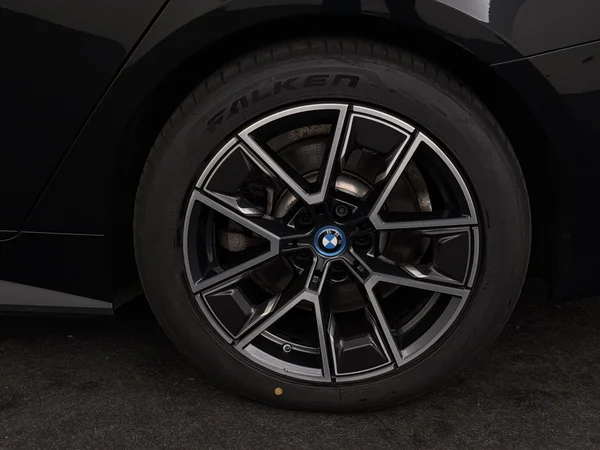 BMW i4 (2023) — foto 7 van 33