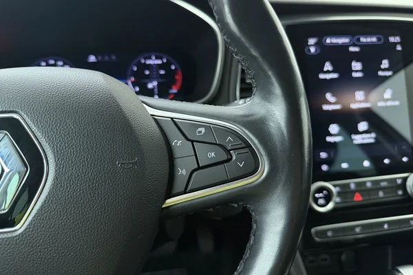 Renault Megane Berline Phase II (2021) — foto 7 van 28