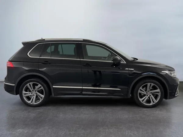 VOLKSWAGEN Tiguan (2023) — foto 12 van 17