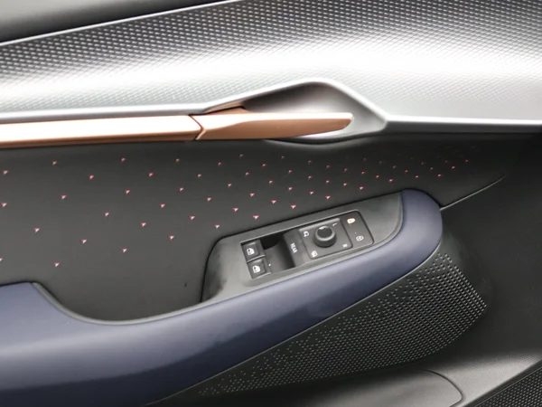 CUPRA Tavascan (2024) — foto 20 van 36