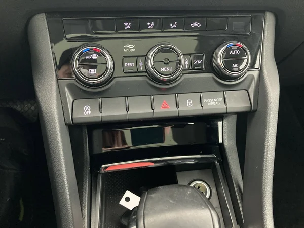 SKODA Kodiaq (2022) — foto 7 van 36