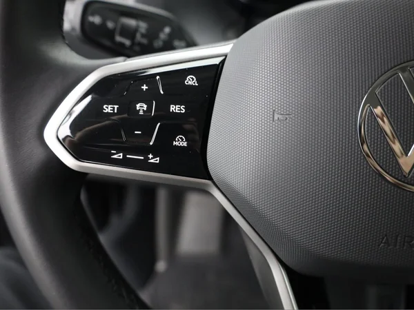 VOLKSWAGEN ID.Buzz (2025) — foto 6 van 17
